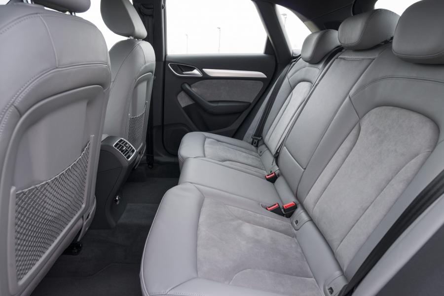 Интерьер Audi Q3 2.0 TDI (8U) 2015 года  (WW) (фото 12 из 12)